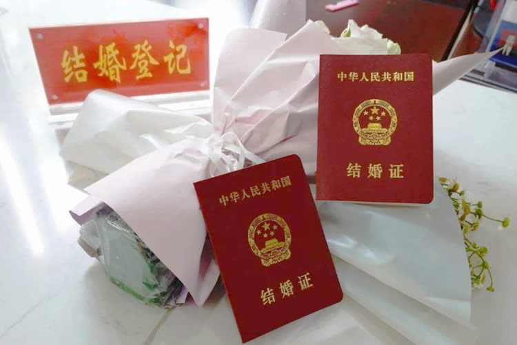 英国公民要和未婚妻在中国内地结婚要怎么办理未婚证明公证呢？