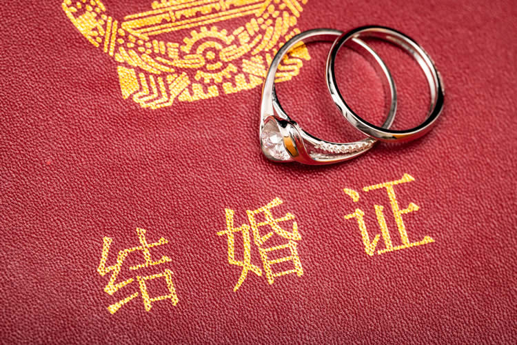 丧偶的香港人士怎么办理香港单身声明书转递公证用于内地再婚？