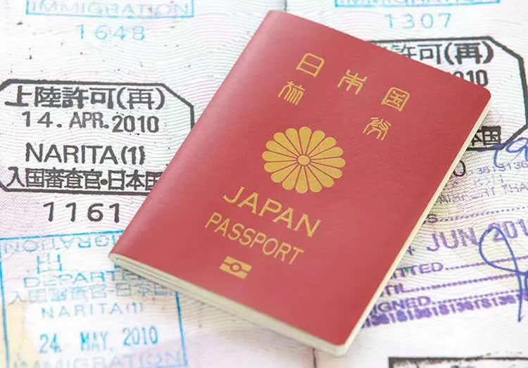 内地出生的香港人要归化入籍日本如何办理中国出生公证书呢？