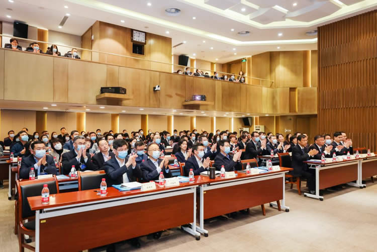 上海市公证协会于4月15日召开第六届会员代表大会第一次会议